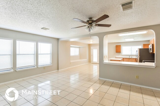 Foto del edificio - 8027 Chestnut Cape Dr