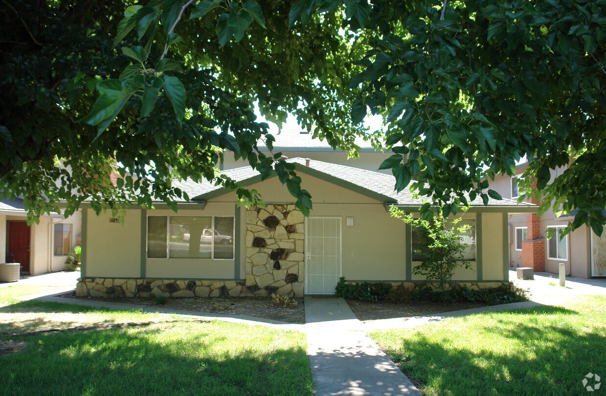 Building Photo - 5744 Garfield Ave