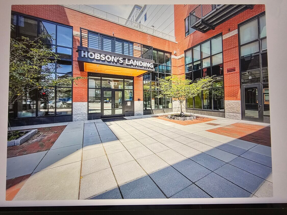 Main Entry - 383 Commercial St