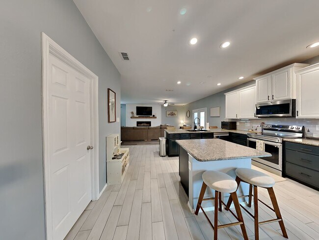 Foto del edificio - Terrific two-story home in the Twin Mills Addition! ***MOVE IN SPECIAL! $500 OFF FIRST FULL MONTH...