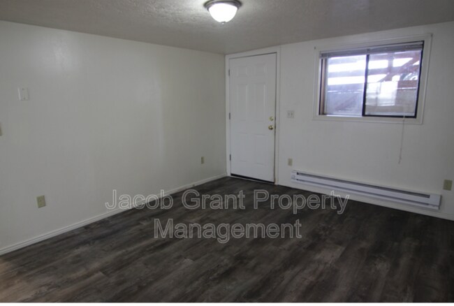 Foto del edificio - 5029 Walker Ave
