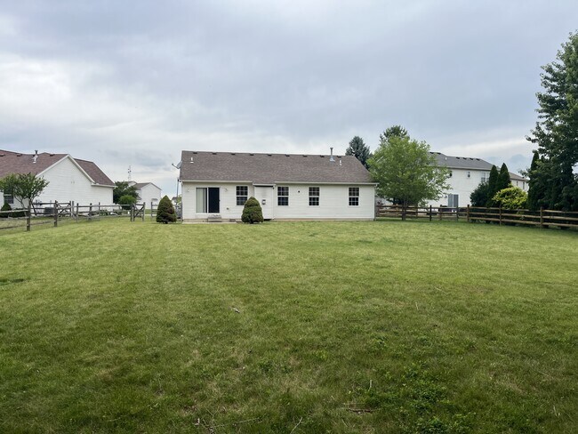 Building Photo - 5858 Sarah Lake Dr