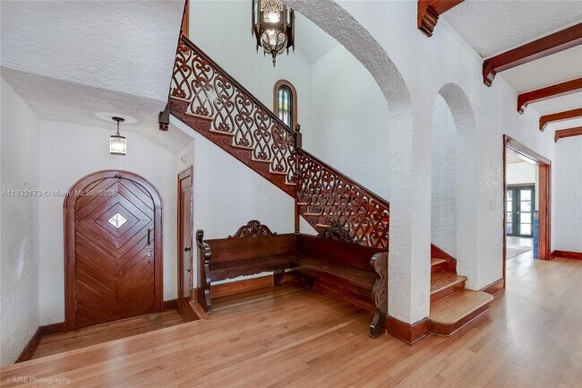 Foto del edificio - 1624 Granada Blvd