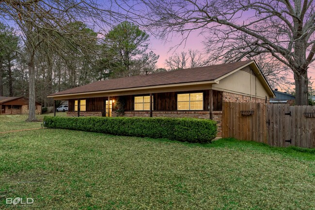 Building Photo - 2134 Waymon St