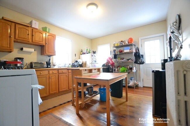 Foto del edificio - 31 Justin Rd