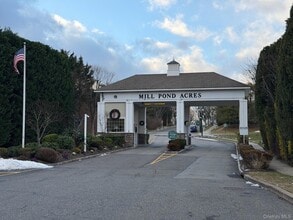 Building Photo - 117 Pond View Dr