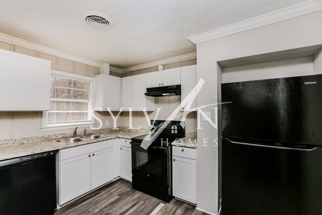 Building Photo - The living is easy in this 3 bedroom, 2 ba...