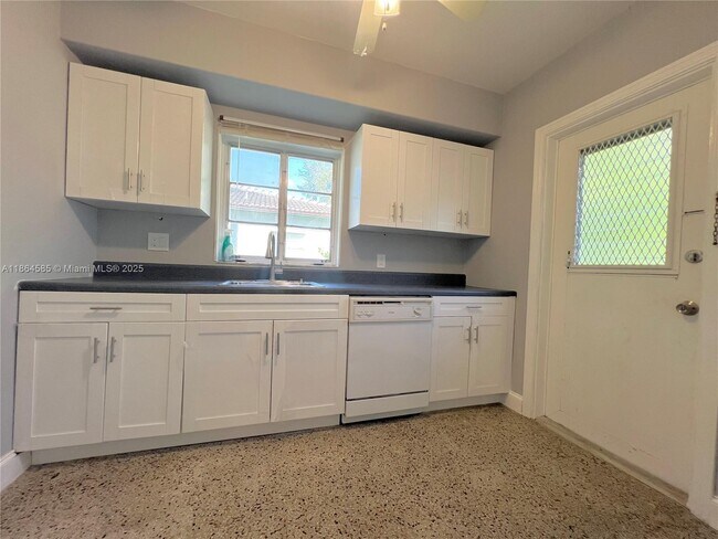 Foto del edificio - 11121 NE 9th Ct