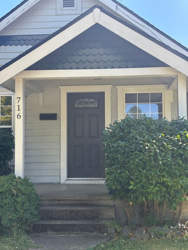 Primary Photo - Cute Updated Home in Newberg