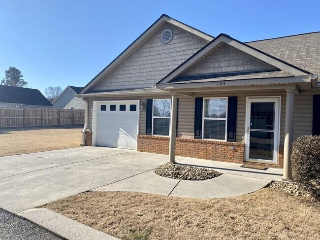 Foto del edificio - 504 Cedar Creek Dr