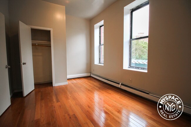 Foto del edificio - 313 Pulaski St