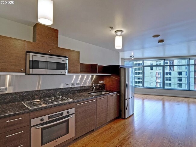 Kitchen - 3601 S River Pkwy