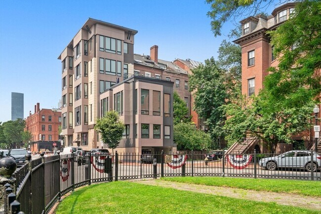 Foto del edificio - 1670 Washington St