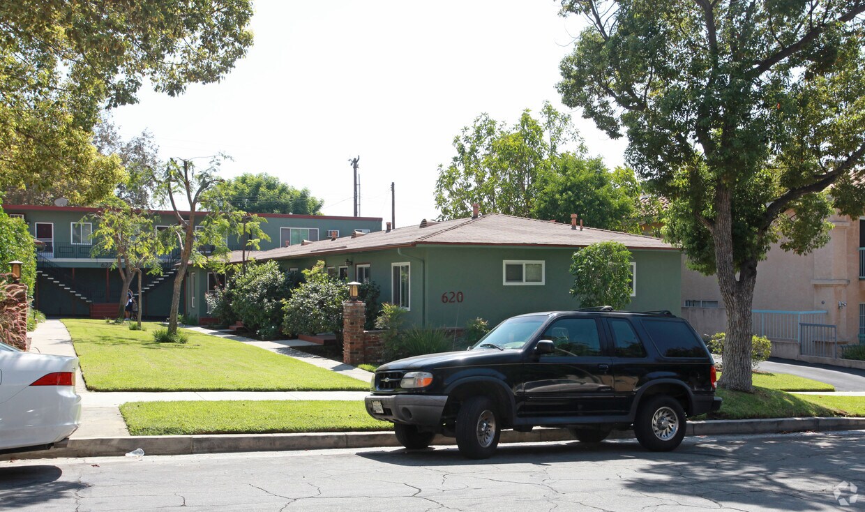 Building Photo - 620 E Cypress Ave