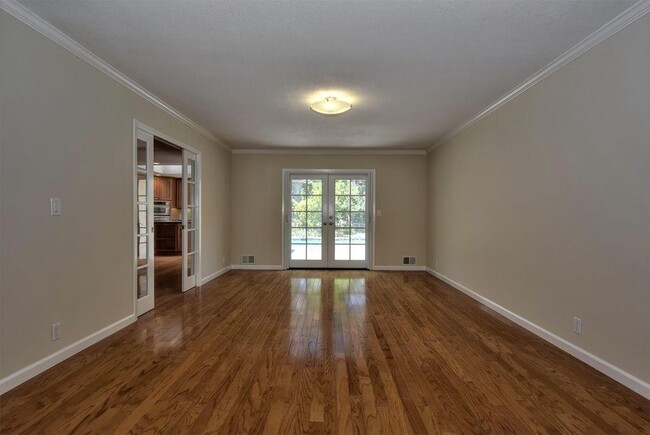 Building Photo - 10566 Creston Dr