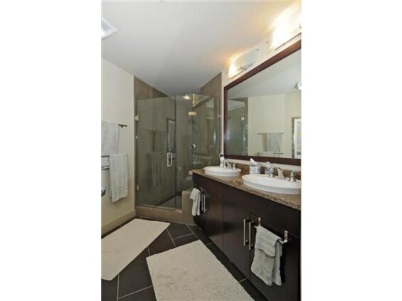 Foto del edificio - Great 2bd 2ba condo in South Lake Union 2200 complex W/S/G Parking included! SLU's best location