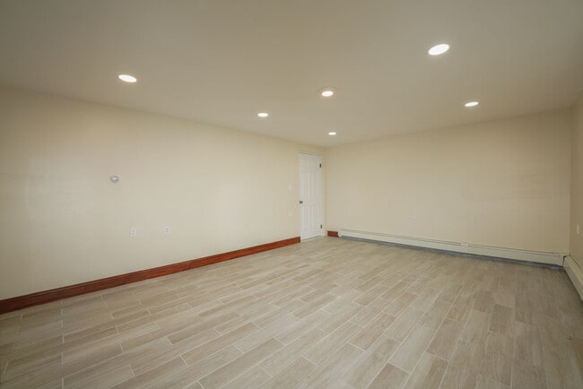 Building Photo - 41 River Edge Rd