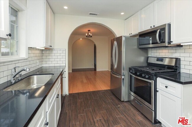 Building Photo - 15457 Tuba St
