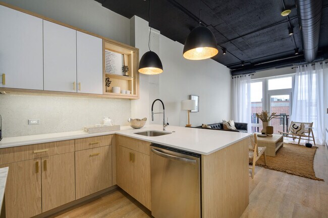 Foto del edificio - 2725 N Thatcher Ave