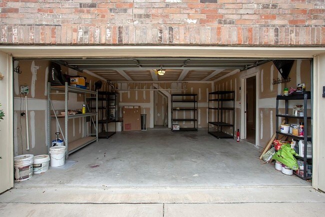 Building Photo - 9008 Bedford Ln