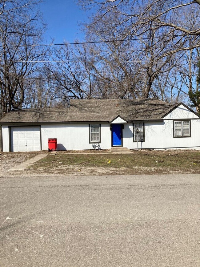 Foto del edificio - 3 bd/1 ba + BONUS ROOM! $200 OFF LOOK and ...
