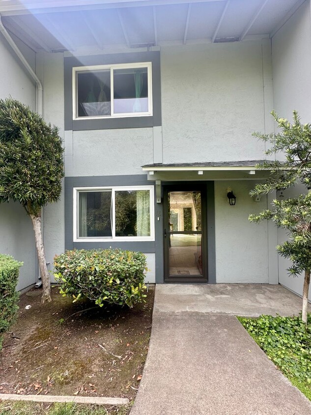 Foto principal - 2 Bed (Both are Master-Suites) and 2.5 Bat...