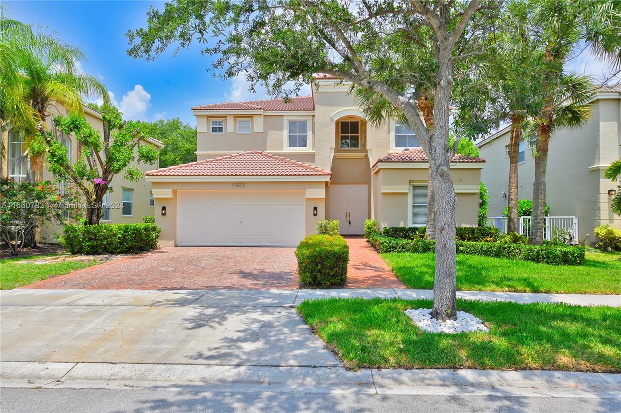 Foto principal - 15825 SW 49th Ct