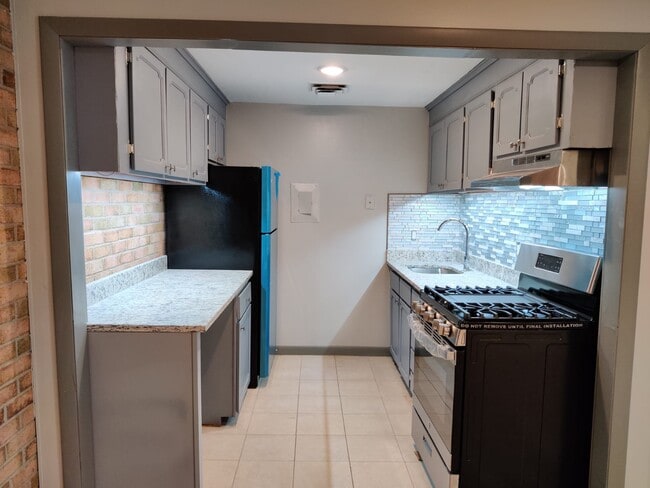 Building Photo - Wedgewood Apartments