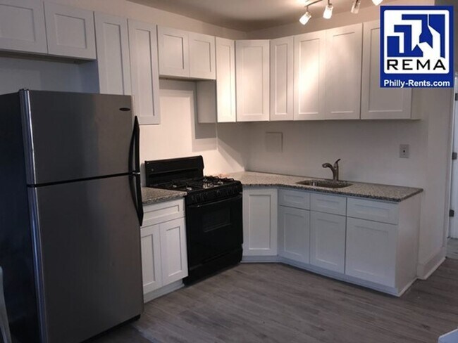 Building Photo - NEW LISTING! Renovated 3Bedroom + bonus ro...