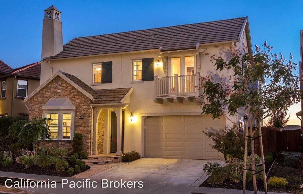 Primary Photo - 4 br, 4 bath House - 3293 Griffon Street West
