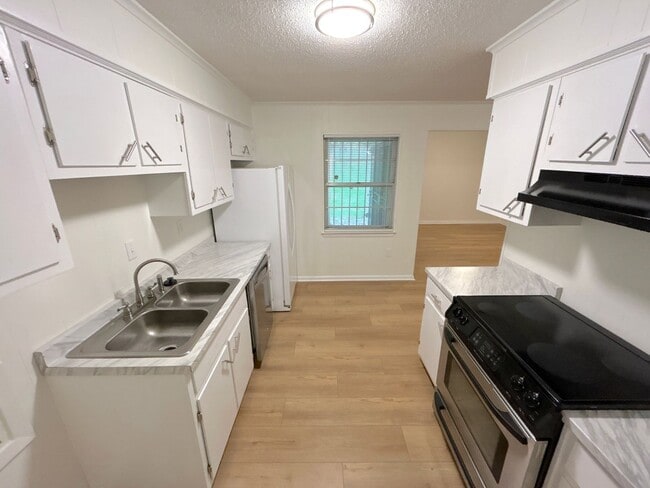 Photo - 1885 Dessa Dr House