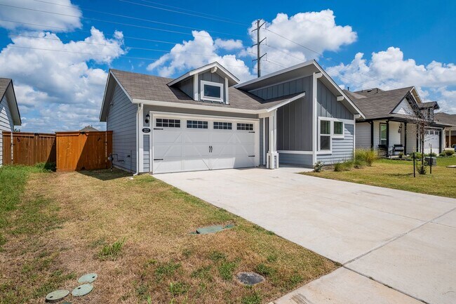 Foto del edificio - Thriving 3 Bedroom, 2 Bath Home in San Mar...