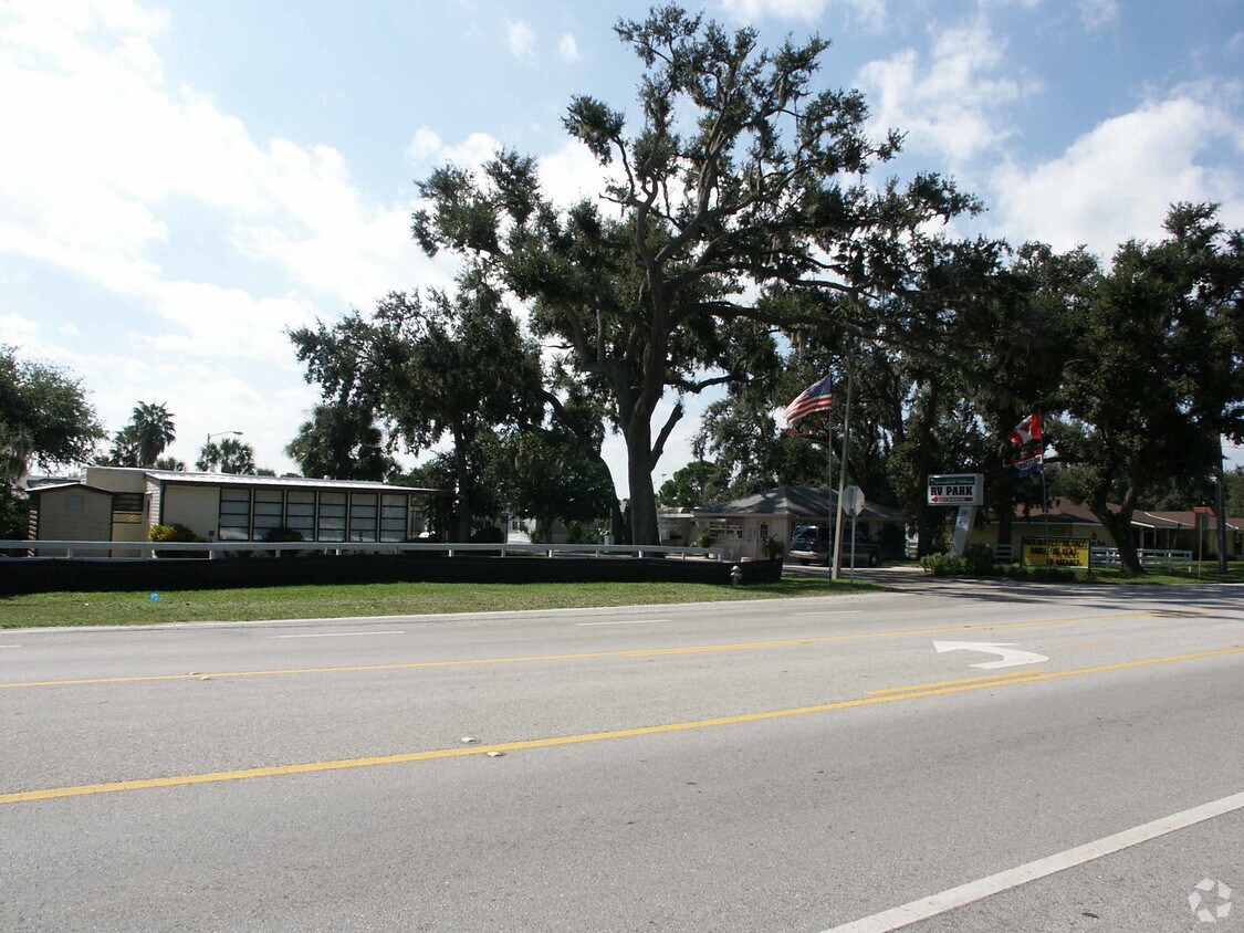 Greenfield Village Rv Park Apartments in Dundee, FL