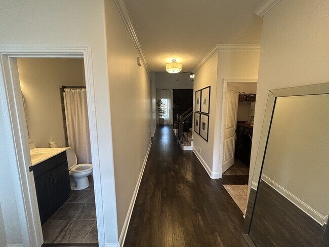 Building Photo - 404 Sedgwick Ln