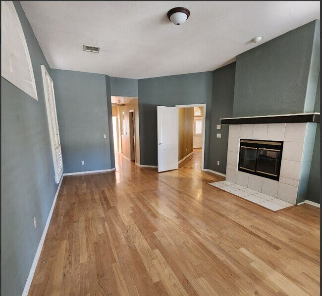 Building Photo - 5405 Coral Gables Dr