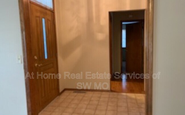 Foto del edificio - 2155 E Cragmont St