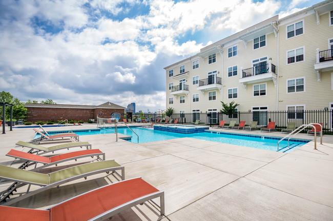 Terraza y piscina - The Wyatt