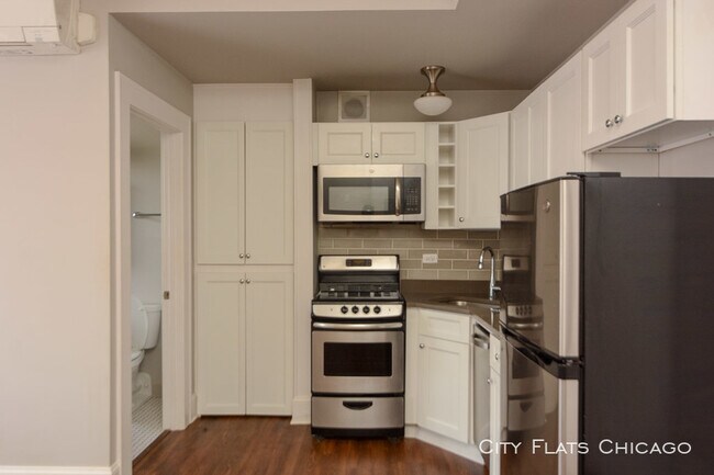 Building Photo - 817 W Lakeside Pl