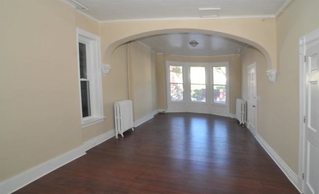 Building Photo - 435 3rd St
