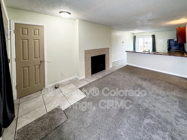 Foto del edificio - 915 Hathaway Dr