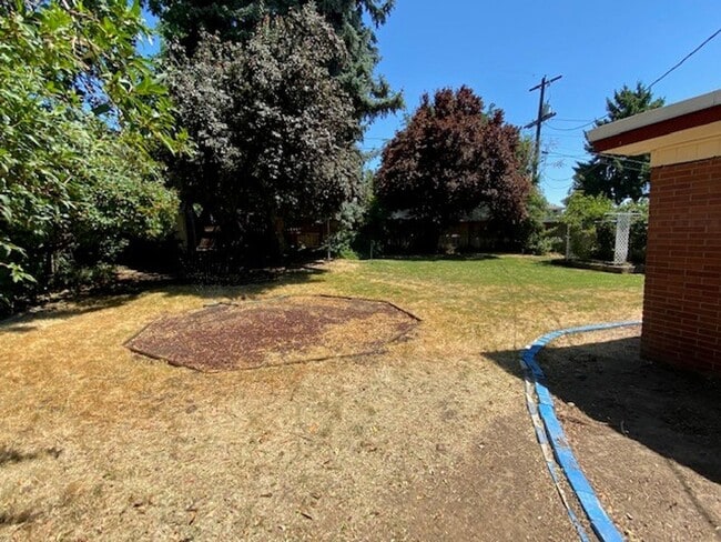 Building Photo - 205 S 46th Ave