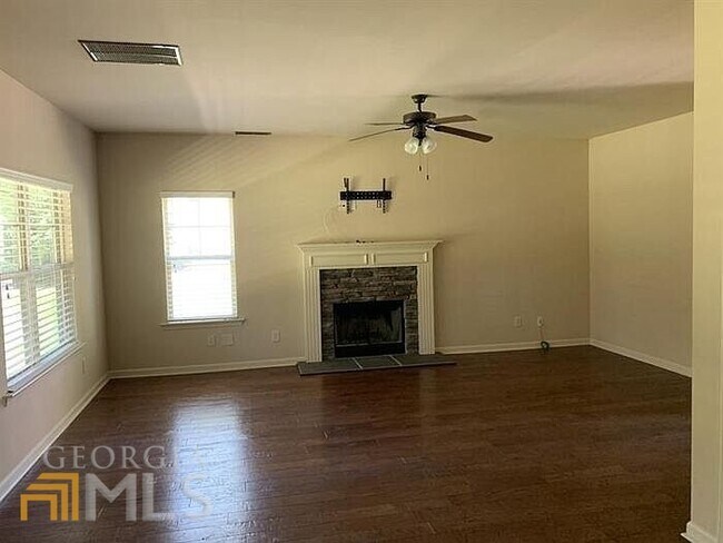 Foto del edificio - 155 Hickory Hills Dr