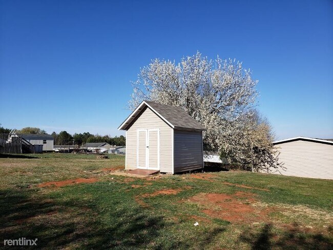 Building Photo - 3 br, 2 bath Mobile Home - 2204 Quarter Cr...