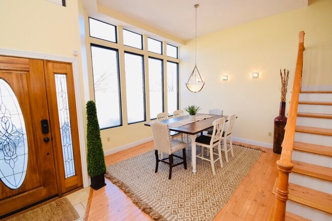 Building Photo - 4376 Olive St