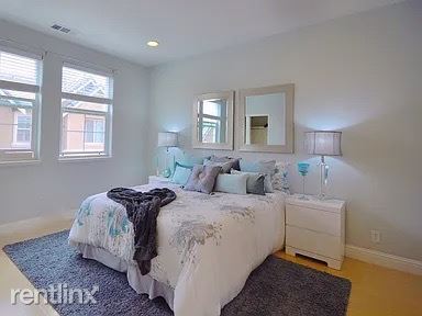 Building Photo - 2 br, 2.5 bath Townhome - 1042 Jade Terrace
