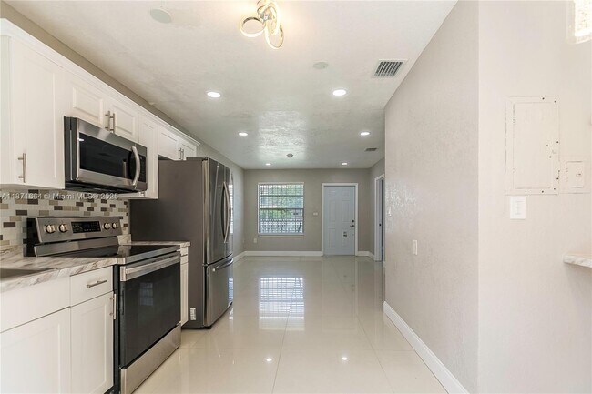 Foto del edificio - 270 NW 81st St.