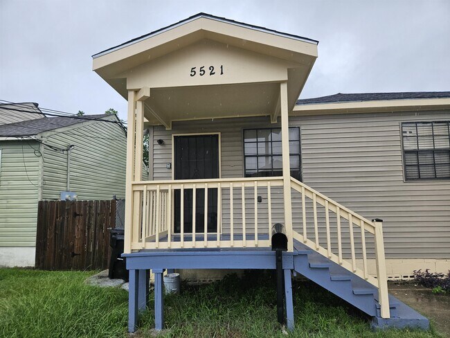 Building Photo - 5521 Wickfield Dr