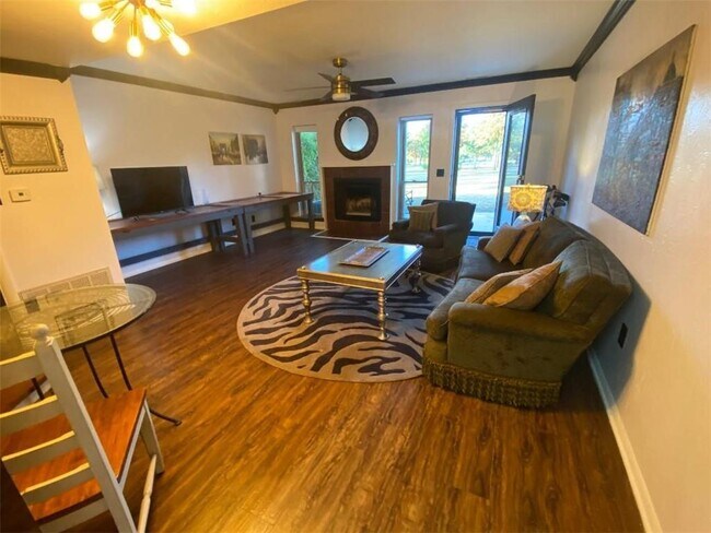 Foto del edificio - 2590 E Sweetbriar Dr