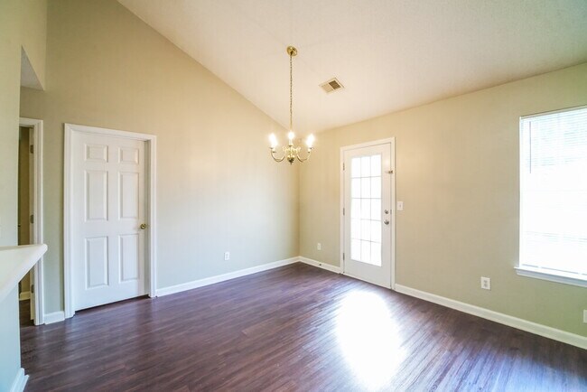 Foto del edificio - 1214 Foxwood Dr