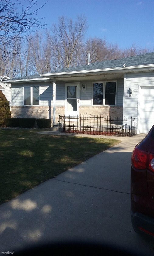Foto principal - 3 br, 2 bath Townhome - 2262 Pine Tree Rd